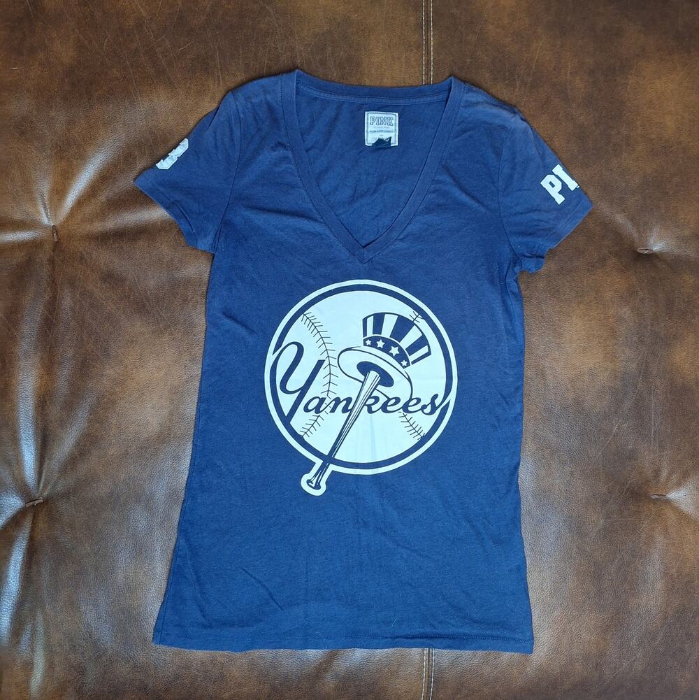 Victoria's Secret PINK x 5th & Ocean NY Yankees V-Neck T-Shirt Women's MLB - M